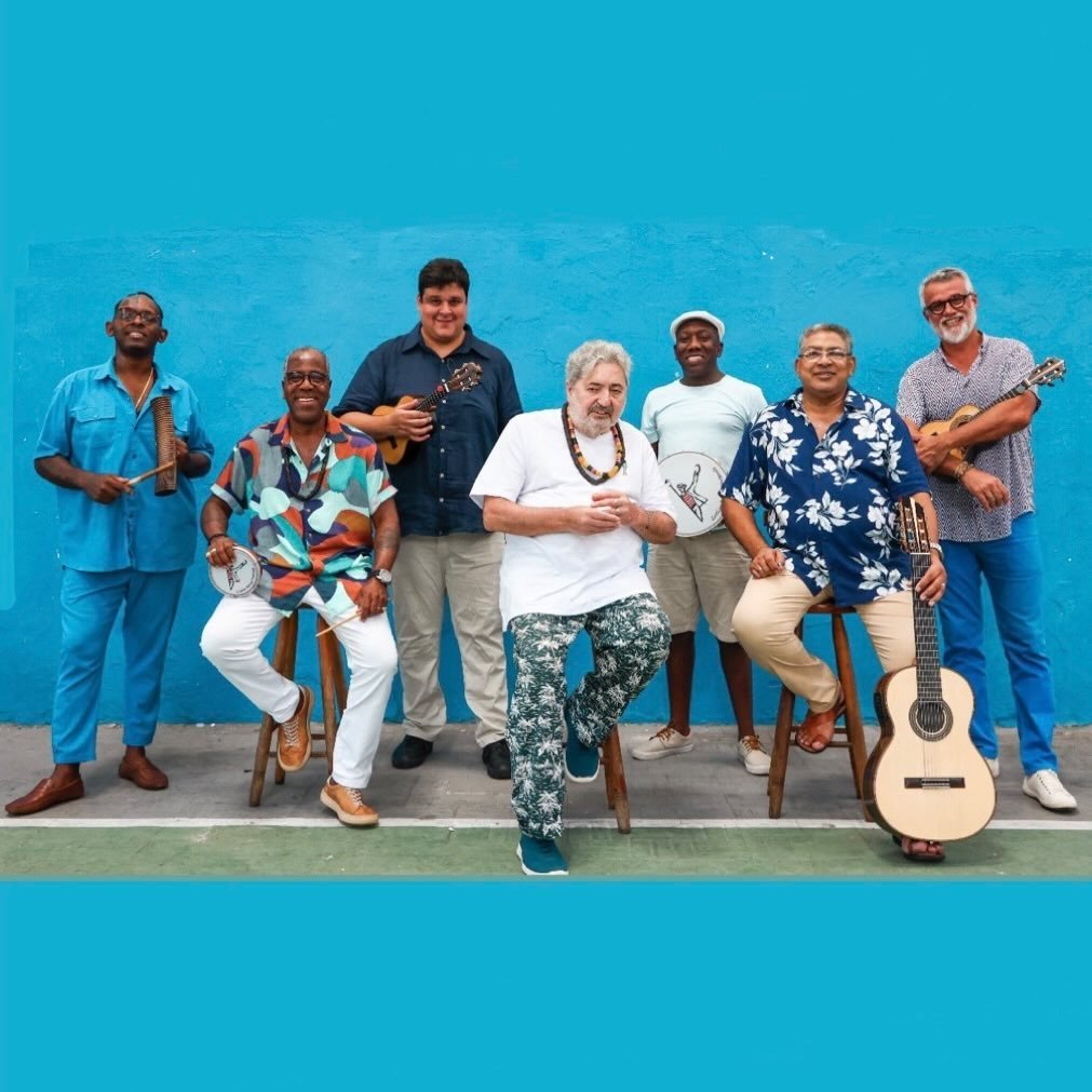 Foto do sambista Moacyr Luz, junto ao grupo Samba do Trabalhador