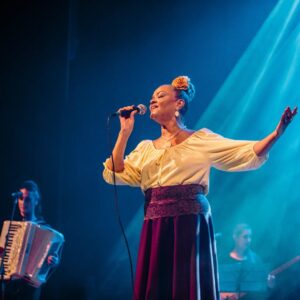 Foto da cantora Loma Pereira
