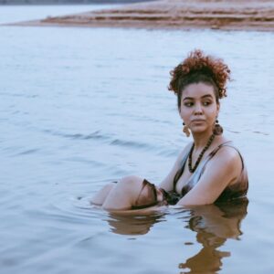 Foto da cantora Yá Rosa
